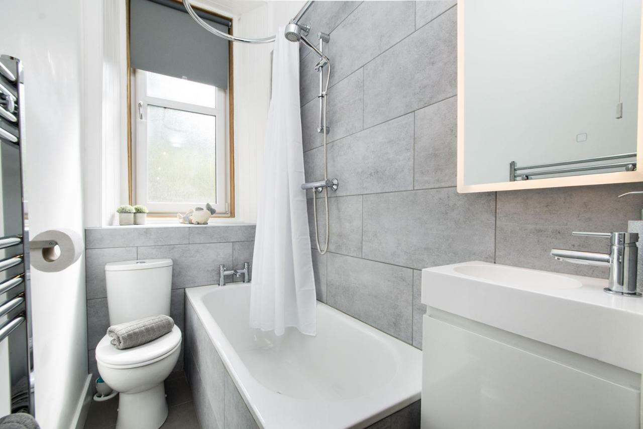 Beautiful, Traditional 2 Bedroom Main Door Flat EDI Exterior photo